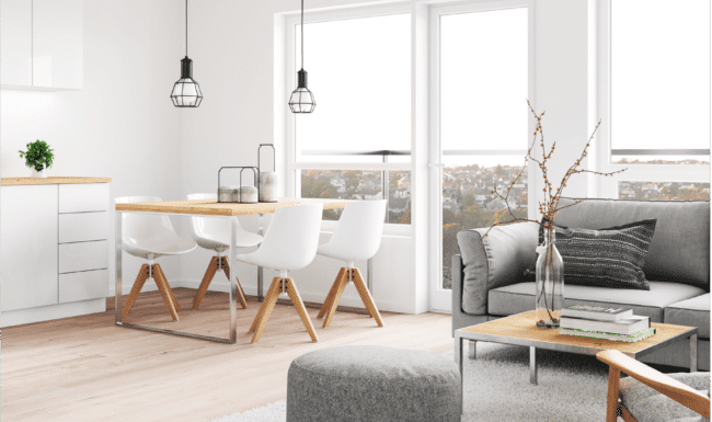 Salon et salle à manger contemporains avec parquet clair, mobilier design et grande luminosité, résultat d’un projet d’aménagement intérieur réalisé par Gestion Travaux dans le Haut-Rhin.